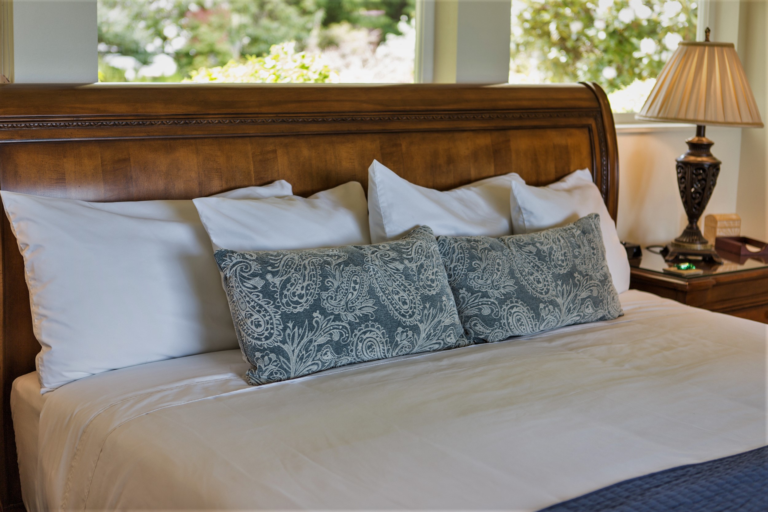 Azalea Suite King Size Bed
